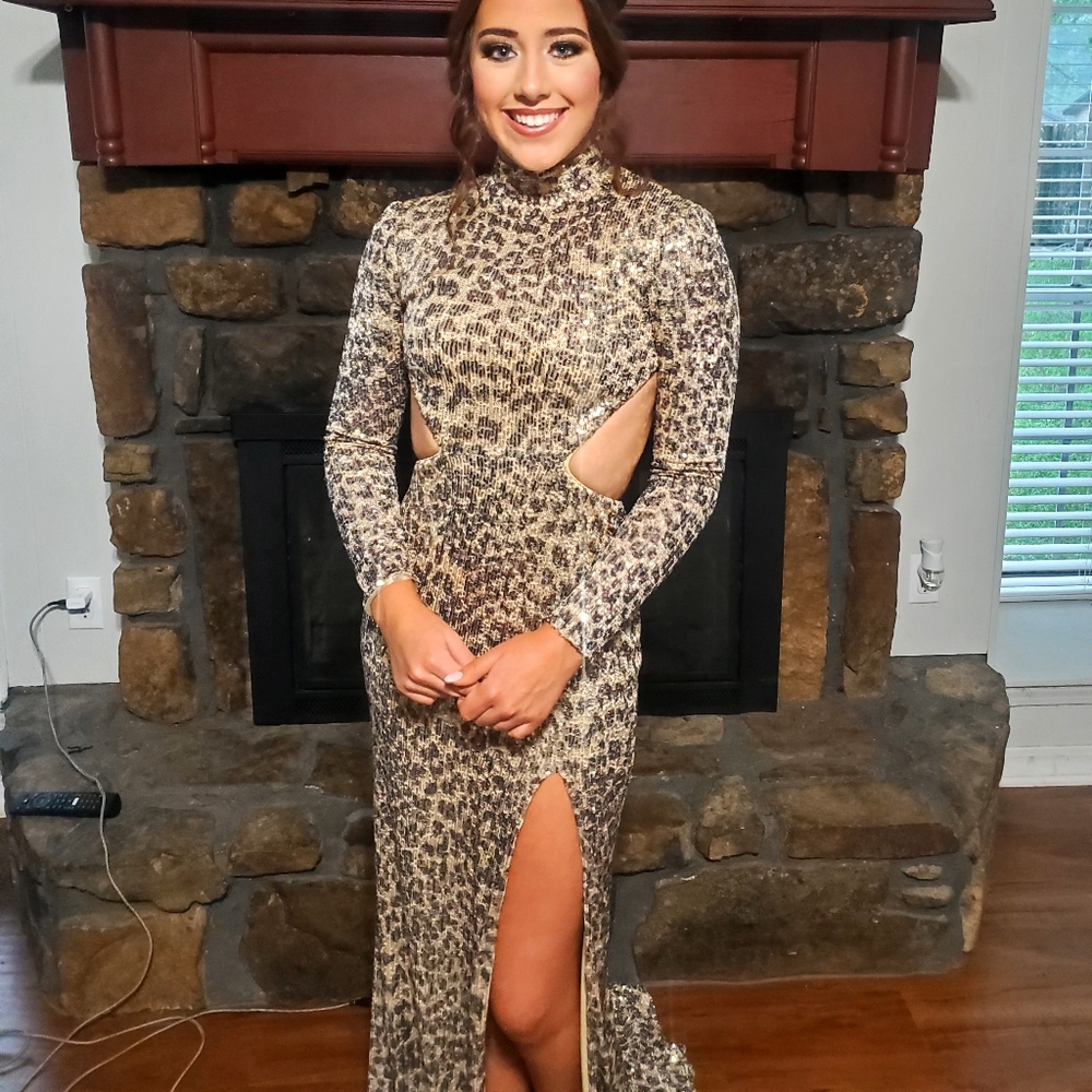 Prom dress - Picture 3 of 3
